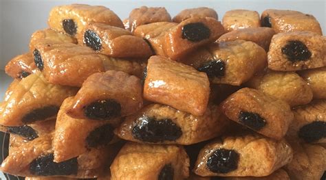 Makrouts dorés sortant du four