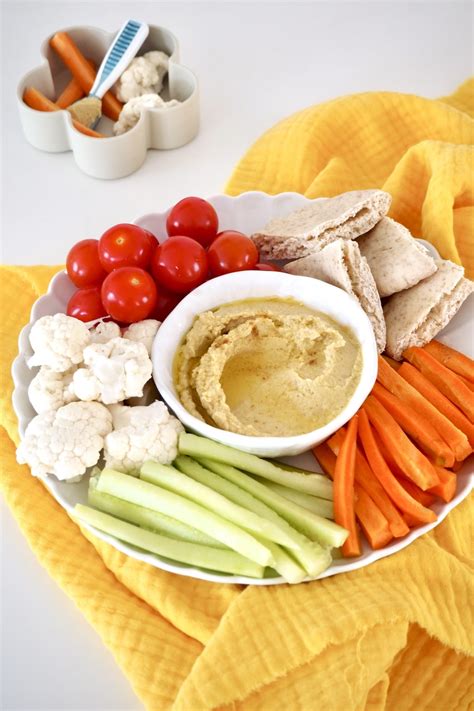 Photo colorée d’assiette arc-en-ciel crudités pour enfants