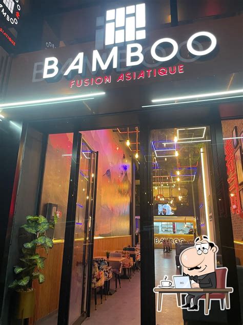 Intérieur moderne et chaleureux d'un restaurant fusion asiatique
