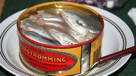 Boîte de Surströmming ouverte