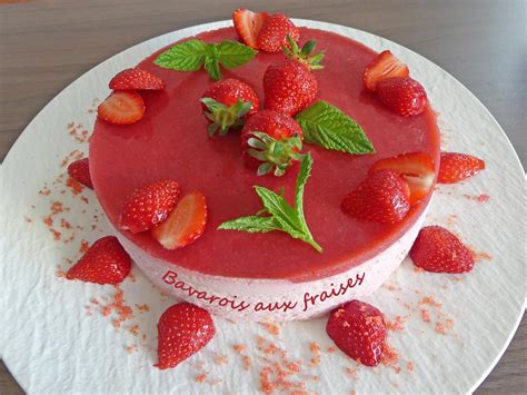 Bavarois aux fraises sur biscuit de Savoie