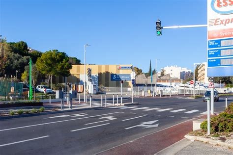 Vue aérienne d'Antibes avec la Route de Grasse