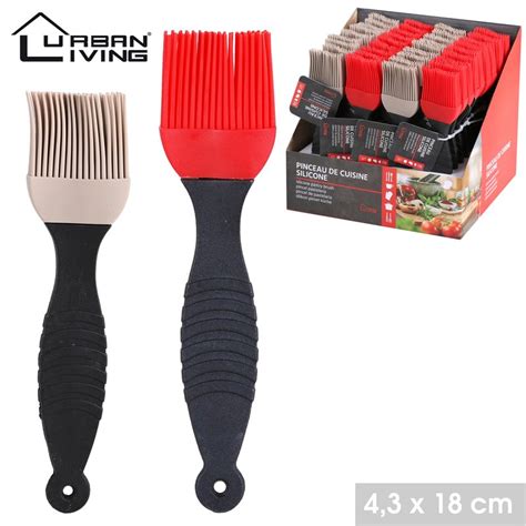 Balance de cuisine et pinceau en silicone