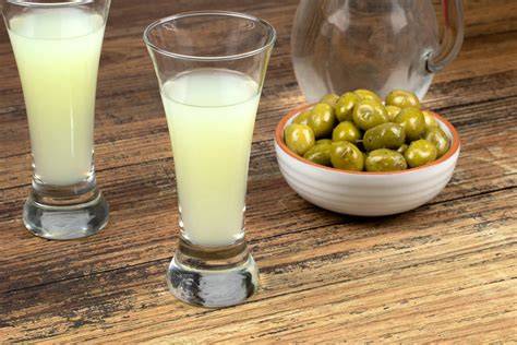 verre de Mauresque avec orgeat et pastis