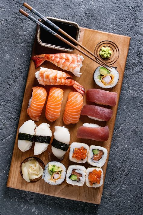 Composition de sushis variés et colorés