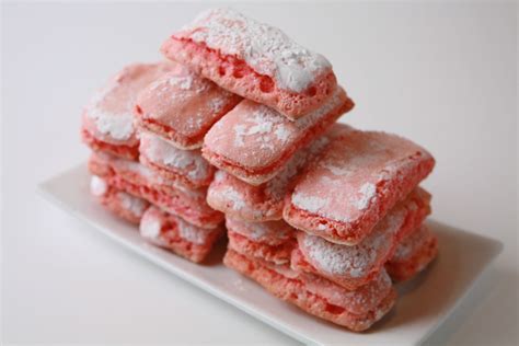 Biscuits roses de Reims et gâteau