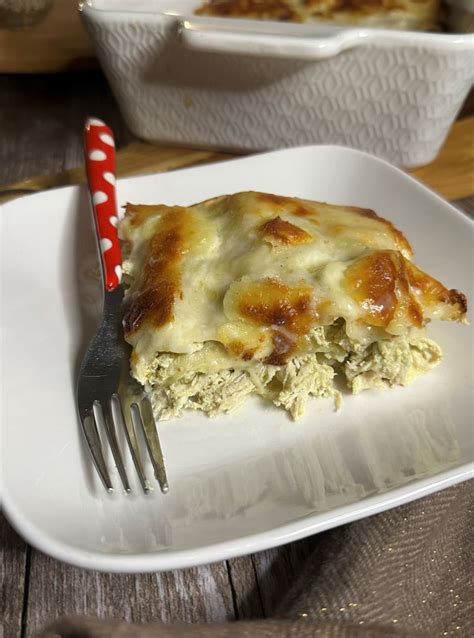 Plat de lasagnes au poulet, pesto et mozzarella
