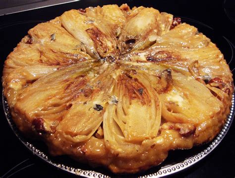 Tarte Tatin d'endives sortant du four