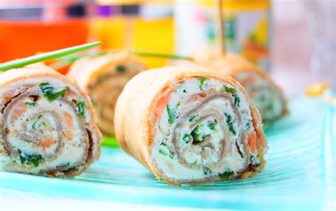 Ingrédients pour la garniture : saumon fumé, fromage aux herbes, ciboulette