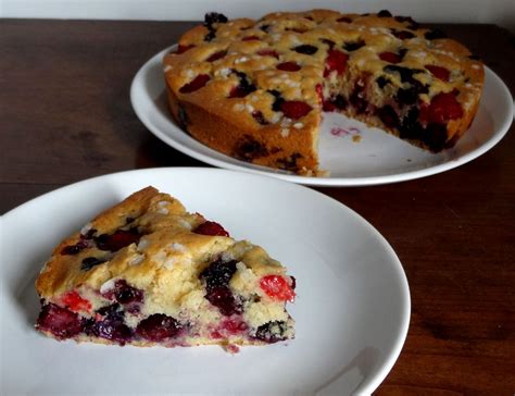 Gâteau vegan aux fruits rouges et banane