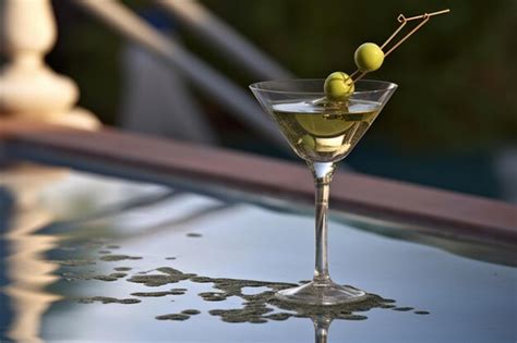 Verre à Martini élégant avec une olive