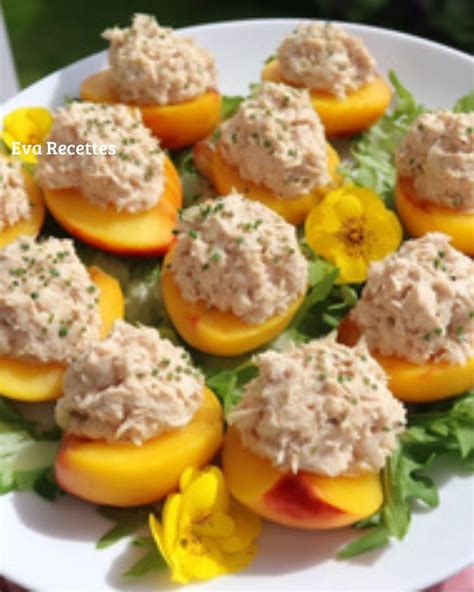 Donuts dorés en train d'être égouttés sur du papier absorbant