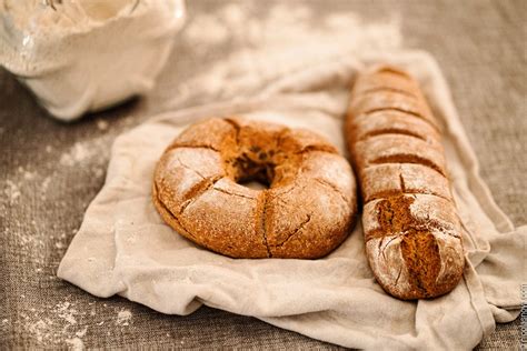 Photo d'un pain artisanal à la farine semi-complète