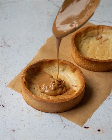 Infographie: Schéma du montage tartelettes praliné et ganache