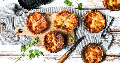 Préparation de tartelettes au fromage