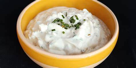 инфографика: schéma des variantes de sauce au fromage blanc et ratios 2-1-1