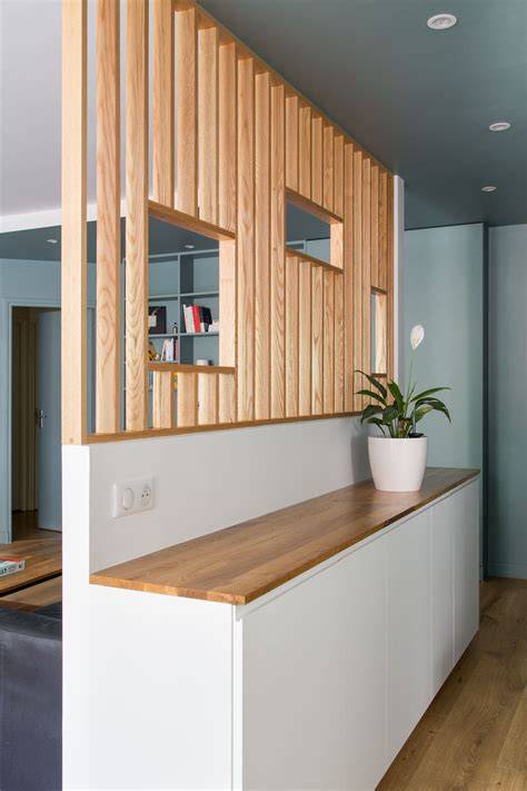 Exemple d’aménagement avec plan de travail et niche à bois