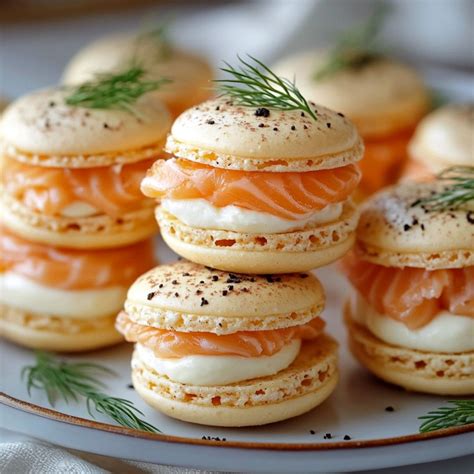 Garniture de macarons au saumon fumé et dés de pomme