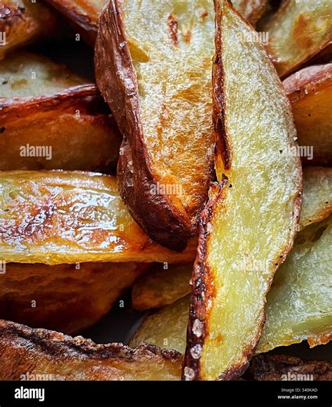 Vue rapprochée de quartiers de pommes joliment arrangés dans un moule