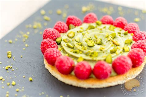 Illustration du montage en tartelette pistache-framboise avec pochage en 3D