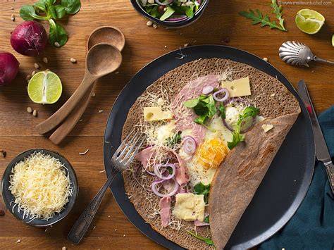 Garniture saumon-avocat-chevre dans une galette de sarrasin