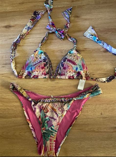 Motifs floraux sur un bikini