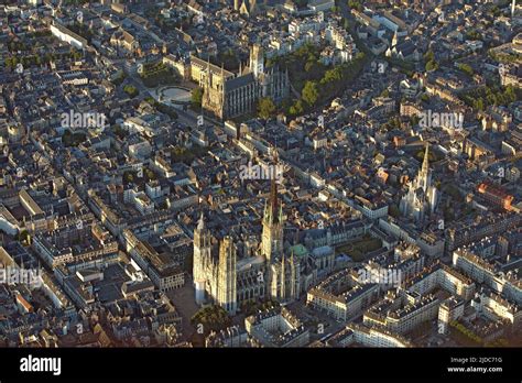 Vue aérienne de Rouen avec la Cathédrale en point de mire