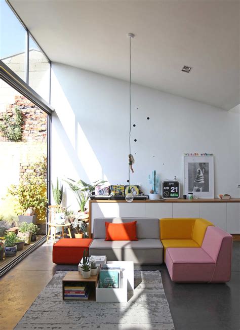 Canapé modulaire aux couleurs vives