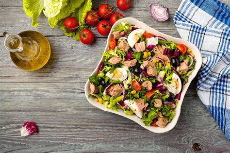 Salade composée avec galettes de thon