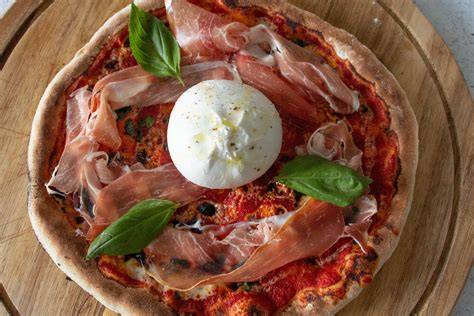 Pizza Burrata di Parma garnie de roquette et jambon de Parme