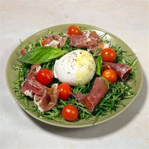 Ingrédients sélectionnés : burrata, jambon de Parme, tomates, roquette