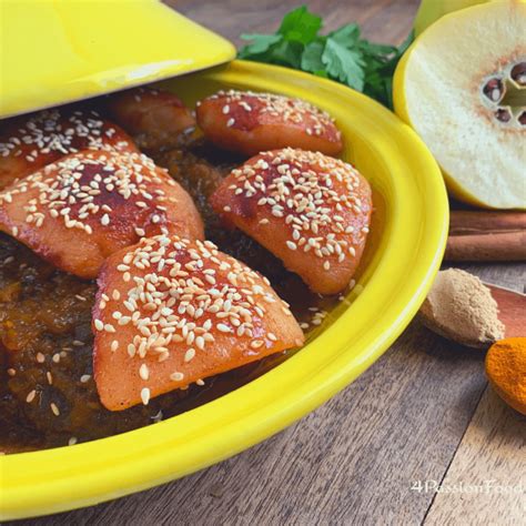 morceaux de coings caramélisés dans un plat