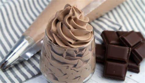 Ganache montée au chocolat au lait fouettée