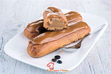 Éclairs au café joliment glacés