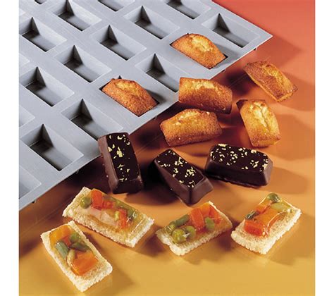 Barres biscuitées au chocolat dans un moule à mini financiers