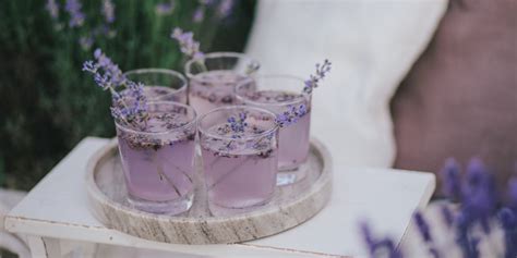 Cocktail à la lavande avec garniture