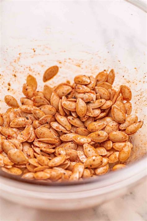 Graines de courge grillées dans un bol