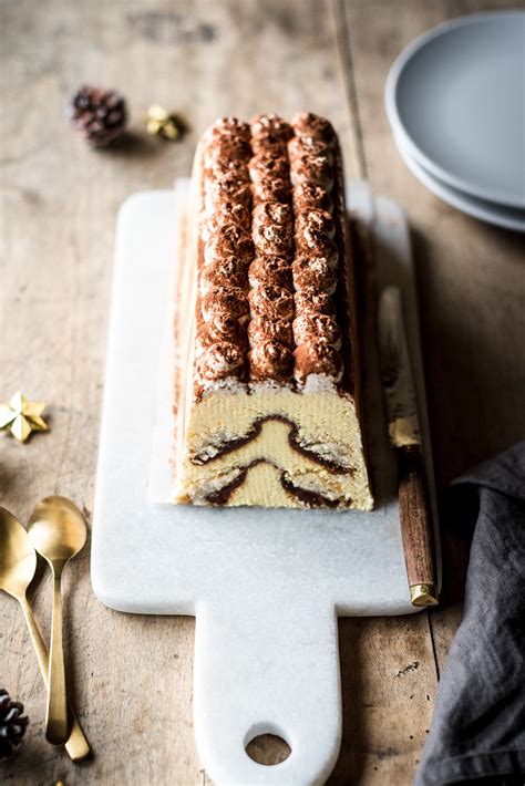 Bûche glacée tiramisu décorée