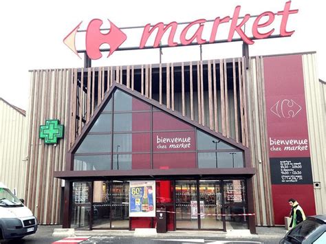 Façade d'un supermarché Carrefour à Argelès-sur-Mer