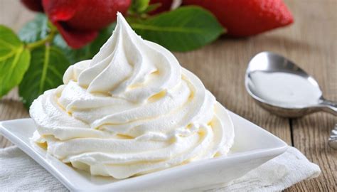 Une image montrant la texture crémeuse de la chantilly mascarpone