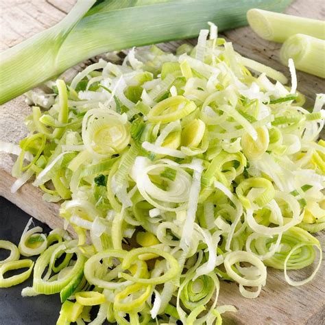 Oignons et poireaux émincés