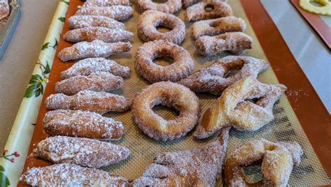 Formes de beignets de carnaval avant cuisson
