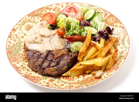 Une assiette de steak avec une sauce Maquignon onctueuse