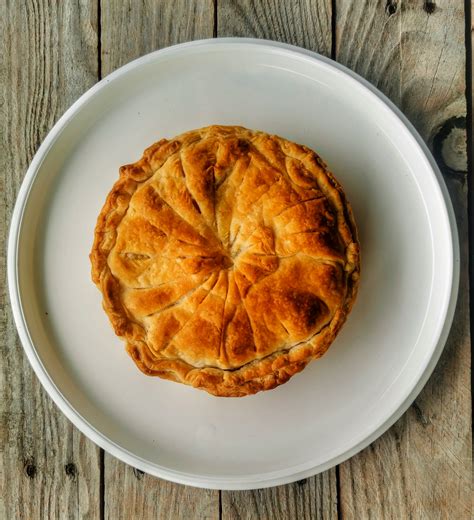 Ingrédients détaillés pour la tourtiflette en tourte