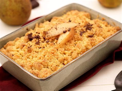 plat de crumble aux poires et chocolat