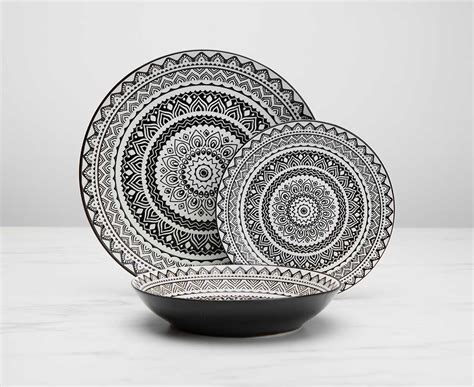 Ensemble de vaisselle noir et blanc
