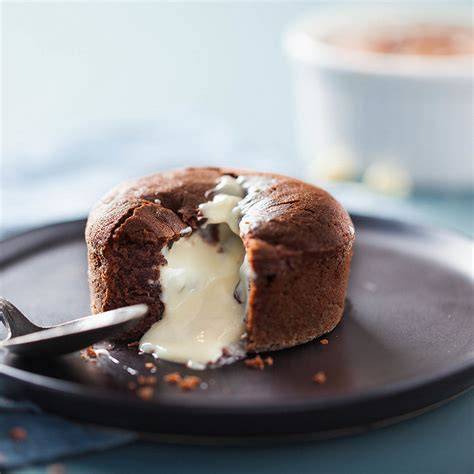 Gâteau chocolat blanc coeur coulant - schéma des étapes: préparation, cuisson, démoulage
