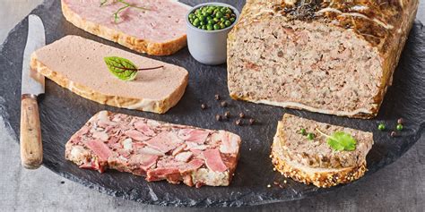 Assortiment de terrines avec accompagnements