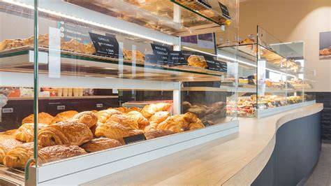 Image: Vitrine et assortiment de pâtisseries artisanales dans une boulangerie lausannoise