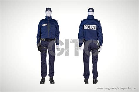 Michael Landes en uniforme de police